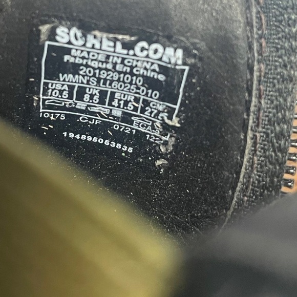 SOREL wedges with cork heel and green accents. Womens size 10.5. - Picture 2 of 4